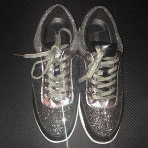 ✨WANTED glitter sneaker 👟 ✨